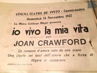 Andando a rovistare nell'archivio comunale, abbiamo ritrovato alcune vecchie locandine risalenti all'epoca fascista. Ad esempio domenica 14 novembre 1937 fu proiettato "Io vivo la mia vita" con la celebre attrice americana Joan Crawford